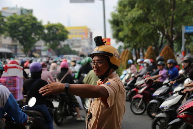 Cấm ô tô cầu Bình Triệu 1, người dân TP.HCM đi lối nào tránh kẹt xe? - Ảnh 4.
