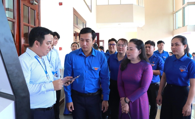 Tây Ninh phát động phong trào “Bình dân học vụ số” - Ảnh 3.