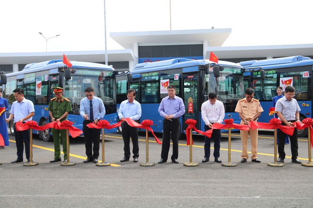 TP.HCM khai trương bến xe buýt gần 70 tỉ ở Hóc Môn- Ảnh 2. TP.HCM khai trương bến xe buýt gần 70 tỉ ở Hóc Môn- Ảnh 2.