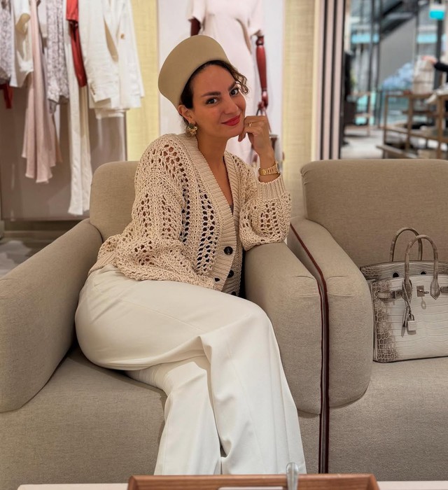 Cardigan là chiếc áo len đáng sắm nhất mùa này- Ảnh 7. Cardigan là chiếc áo len đáng sắm nhất mùa này- Ảnh 7.