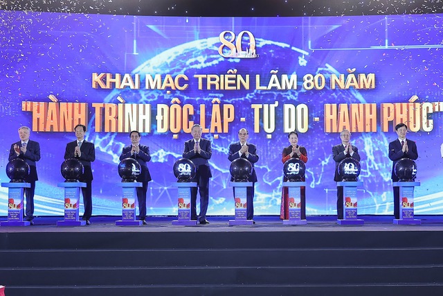 Tổng Bí thư, Thủ tướng dự khai mạc Triển lãm thành tựu đất nước- Ảnh 3. Tổng Bí thư, Thủ tướng dự khai mạc Triển lãm thành tựu đất nước- Ảnh 3.