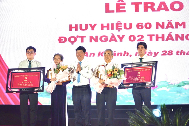 Triển lãm '80 năm - dấu ấn vàng son' ở công viên bờ sông Sài Gòn- Ảnh 3. Triển lãm '80 năm - dấu ấn vàng son' ở công viên bờ sông Sài Gòn- Ảnh 3.