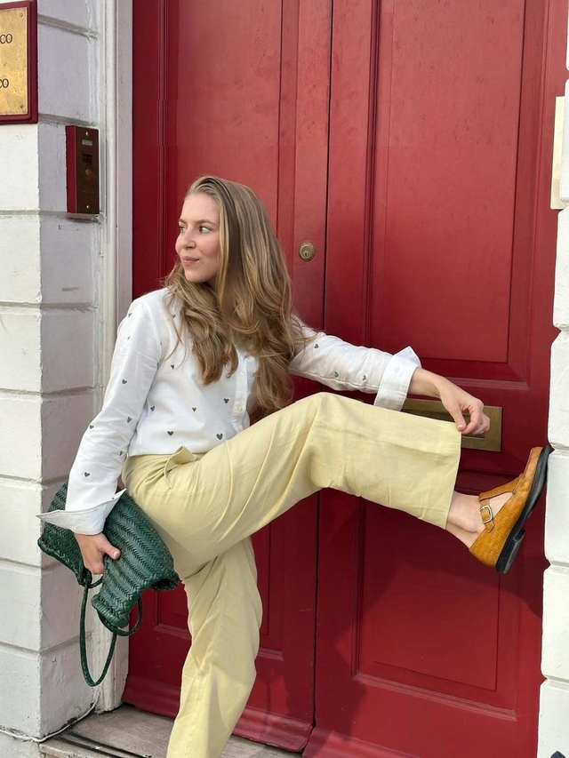 Vàng bơ, nâu trầm... những gam màu xu hướng ai cũng mặc vào mùa thu- Ảnh 1. Vàng bơ, nâu trầm... những gam màu xu hướng ai cũng mặc vào mùa thu- Ảnh 1.