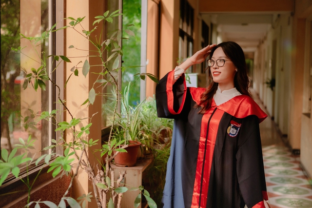 Vượt hàng trăm người, một phụ nữ Việt nhận học bổng toàn phần du học Anh - Ảnh 1.