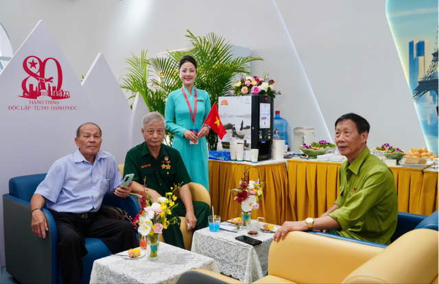 Dấu ấn Vietnam Airlines tại Triển lãm Thành tựu Đất nước - Ảnh 4.