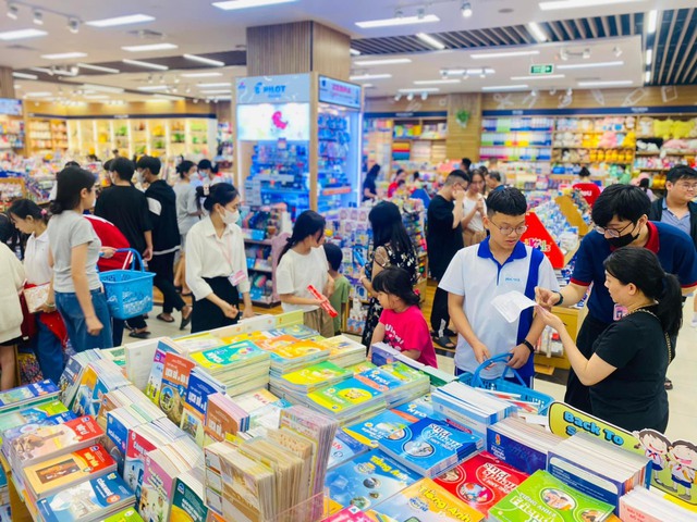Dự thảo đề xuất Bộ GD-ĐT bảo đảm cung cấp một bộ sách giáo khoa sử dụng thống nhất toàn quốc (ảnh minh họa). Ảnh: Gia Hân Dự thảo đề xuất Bộ GD-ĐT bảo đảm cung cấp một bộ sách giáo khoa sử dụng thống nhất toàn quốc (ảnh minh họa). Ảnh: Gia Hân
