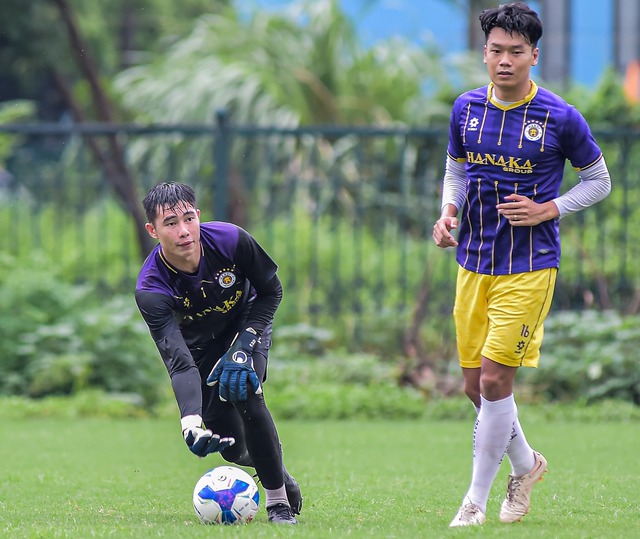 Đằng sau toan tính ‘lạ’ của HLV Kim Sang-sik ở vị trí thủ môn- Ảnh 3.