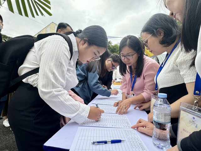 Vì sao nhiều bác sĩ trẻ chọn công tác lâu dài tại tuyến y tế cơ sở? - Ảnh 6.