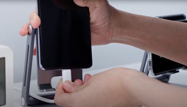 Ba thói quen sạc pin smartphone nên thay đổi ngay lập tức - Ảnh 2.