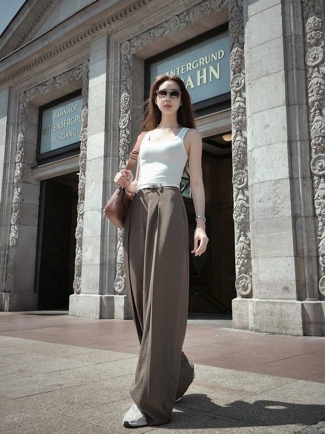 Diện áo cổ vuông giúp nàng khoe trọn vóc dáng quyến rũ- Ảnh 7. Diện áo cổ vuông giúp nàng khoe trọn vóc dáng quyến rũ- Ảnh 7.