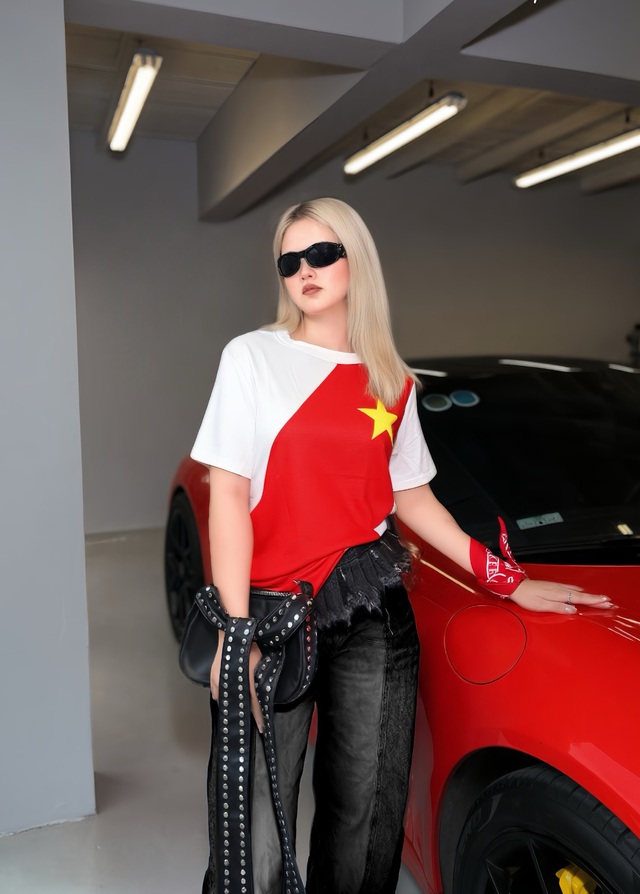 Lan tỏa tinh thần Việt qua những bộ trang phục thời trang mùa lễ- Ảnh 2. Lan tỏa tinh thần Việt qua những bộ trang phục thời trang mùa lễ- Ảnh 2.