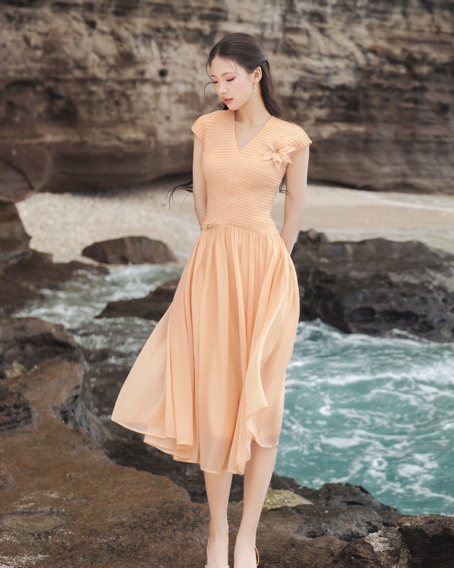 Say đắm vẻ đẹp tinh tế từ vải tơ- Ảnh 2. Say đắm vẻ đẹp tinh tế từ vải tơ- Ảnh 2.