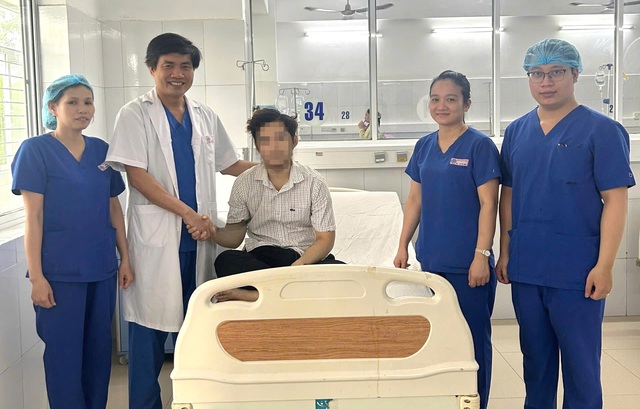 Hồi sinh ngoạn mục của bệnh nhân bị điện giật, ngừng tim trong 30 phút- Ảnh 2.