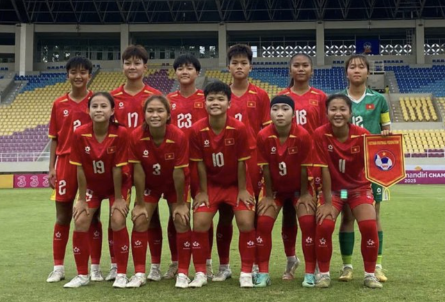 B&oacute;ng đ&aacute; Việt Nam th&ecirc;m một lần khiến Indonesia &lsquo;rơi lệ' ngay tại xứ vạn đảo: Chiến c&ocirc;ng của U.16 nữ- Ảnh 1.