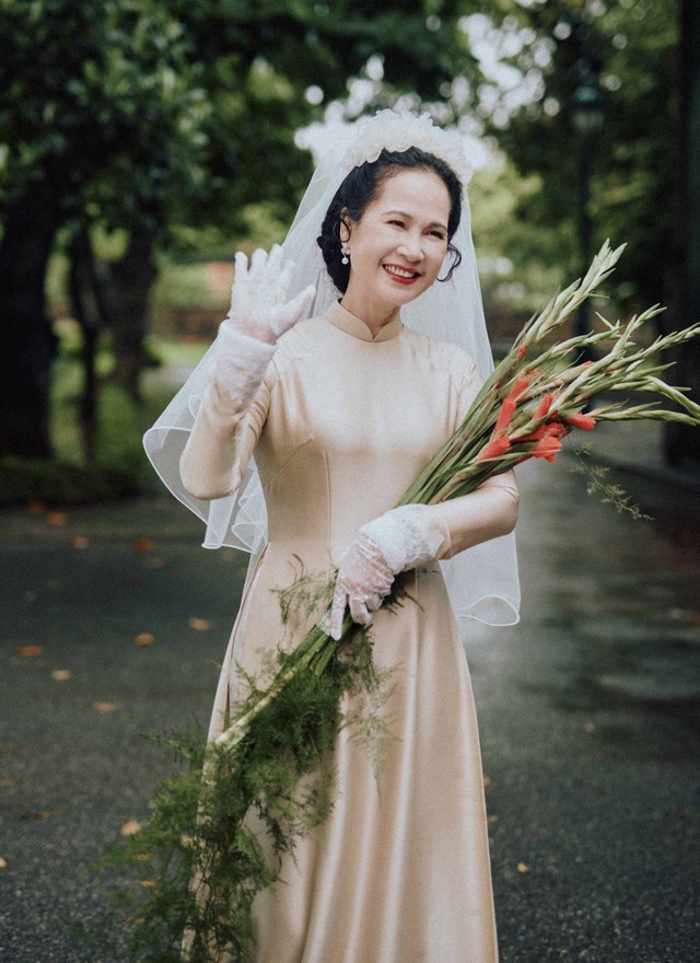 Vợ chồng nghệ sĩ Lan Hương, Đỗ Kỷ 'g&acirc;y sốt' khi t&aacute;i hiện ảnh cưới xưa- Ảnh 2.