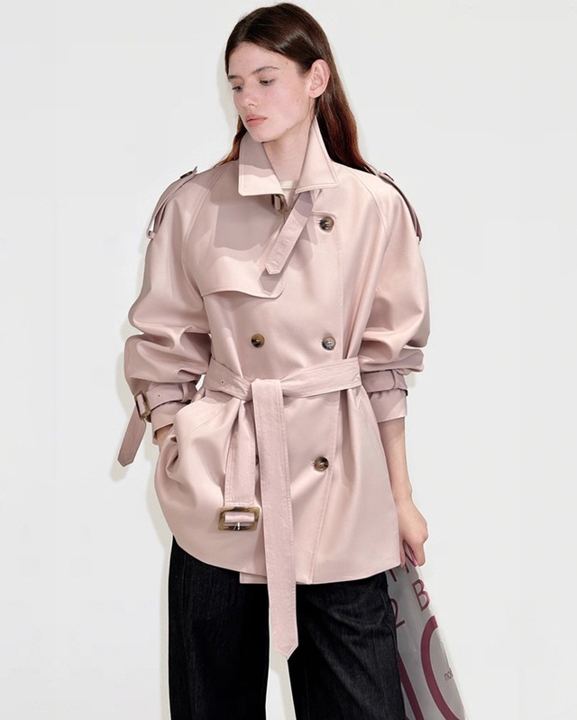 Những chiếc áo khoác giao mùa đẹp nhất khi diện cùng quần jeans xanh- Ảnh 7.