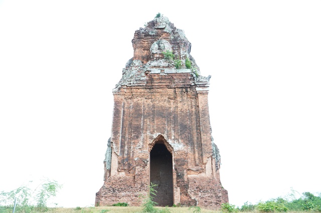 Gia Lai xây dựng đề án trùng tu ngôi tháp cổ gần 900 năm tuổi- Ảnh 1. Gia Lai xây dựng đề án trùng tu ngôi tháp cổ gần 900 năm tuổi- Ảnh 1.
