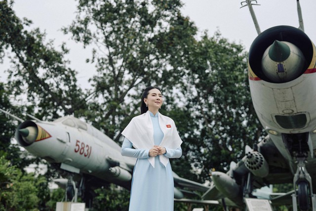 Vợ chồng nghệ sĩ Lan Hương, Đỗ Kỷ 'g&acirc;y sốt' khi t&aacute;i hiện ảnh cưới xưa- Ảnh 13.