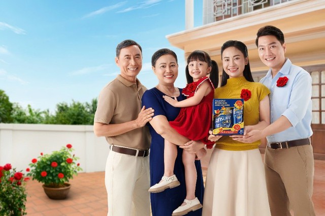 Cha mẹ – điểm tựa vững vàng giữa những bất định của cuộc sống- Ảnh 3. Cha mẹ – điểm tựa vững vàng giữa những bất định của cuộc sống- Ảnh 3.