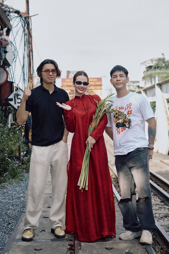 Vợ chồng nghệ sĩ Lan Hương, Đỗ Kỷ 'g&acirc;y sốt' khi t&aacute;i hiện ảnh cưới xưa- Ảnh 7.