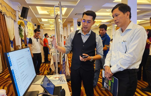 Phường Tân Sơn Nhất ra mắt trợ lý ảo, hỗ trợ làm hồ sơ 24/7 - Ảnh 2.