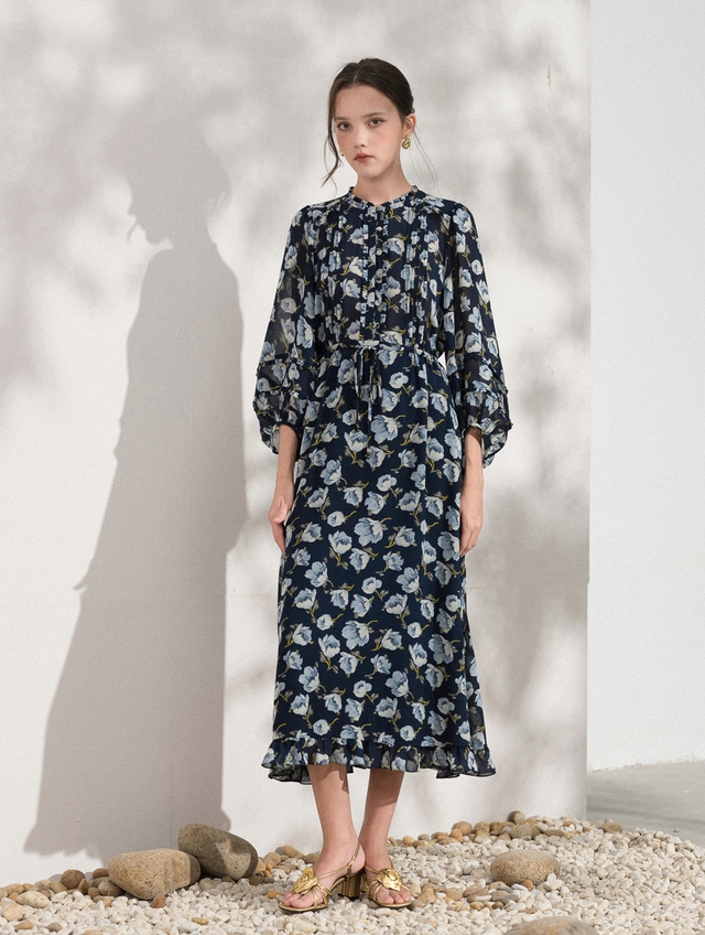 Nét đặc sắc từ kiểu váy hoa, váy họa tiết mùa thu - Ảnh 1.