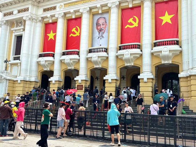 Lại xuy&ecirc;n đ&ecirc;m săn v&eacute; concert &ldquo;80 năm&hellip;&rdquo; - Ảnh 7.