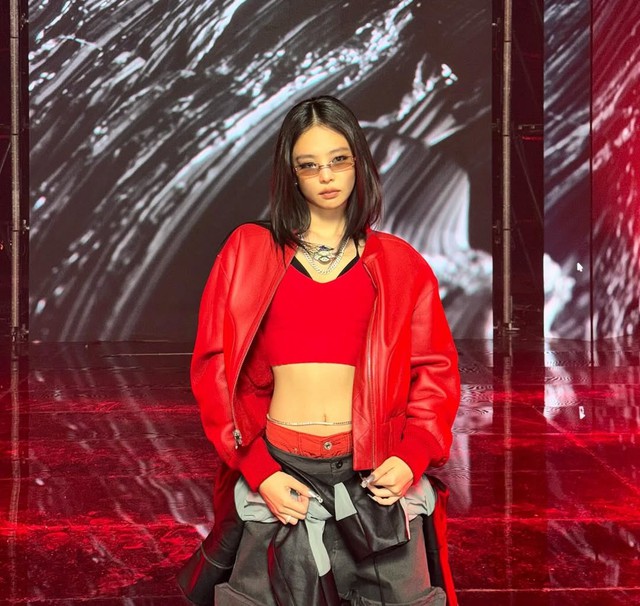 Thu sang, nàng kiêu kỳ tỏa sắc cùng áo khoác da thời thượng- Ảnh 1. Thu sang, nàng kiêu kỳ tỏa sắc cùng áo khoác da thời thượng- Ảnh 1.