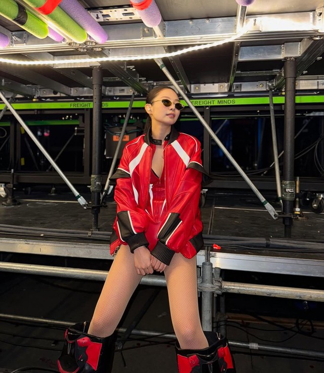 Thu sang, nàng kiêu kỳ tỏa sắc cùng áo khoác da thời thượng- Ảnh 2. Thu sang, nàng kiêu kỳ tỏa sắc cùng áo khoác da thời thượng- Ảnh 2.