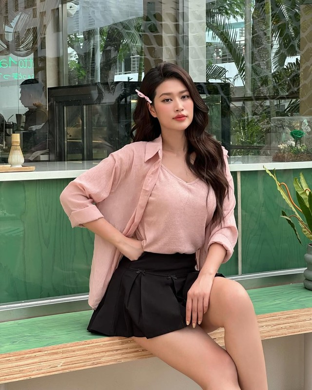 Khơi dậy khí chất với chân váy và áo sơ mi- Ảnh 3.