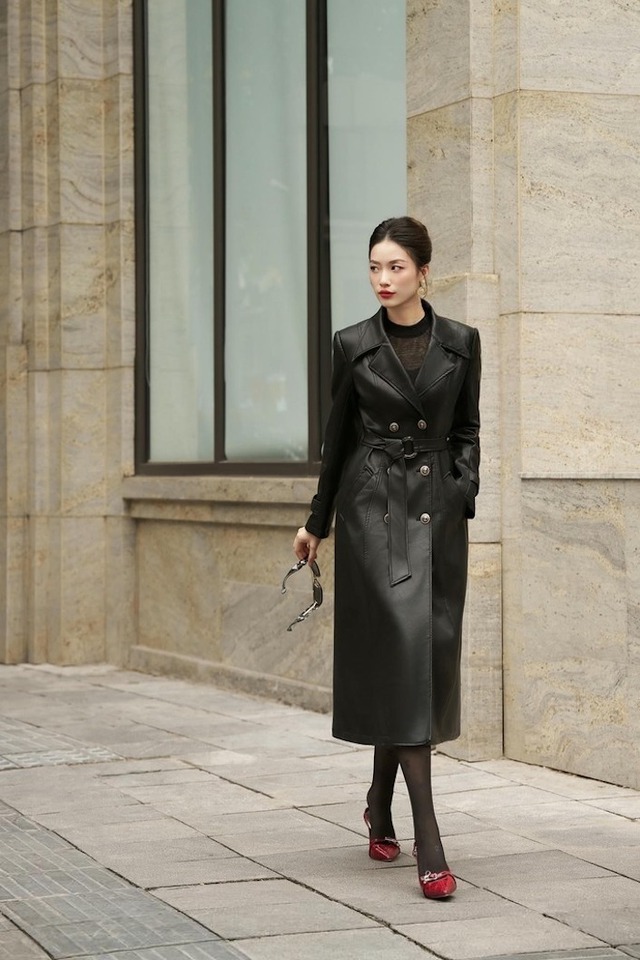 Thu sang, nàng kiêu kỳ tỏa sắc cùng áo khoác da thời thượng- Ảnh 3. Thu sang, nàng kiêu kỳ tỏa sắc cùng áo khoác da thời thượng- Ảnh 3.