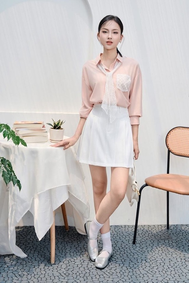 Khơi dậy khí chất với chân váy và áo sơ mi- Ảnh 4.