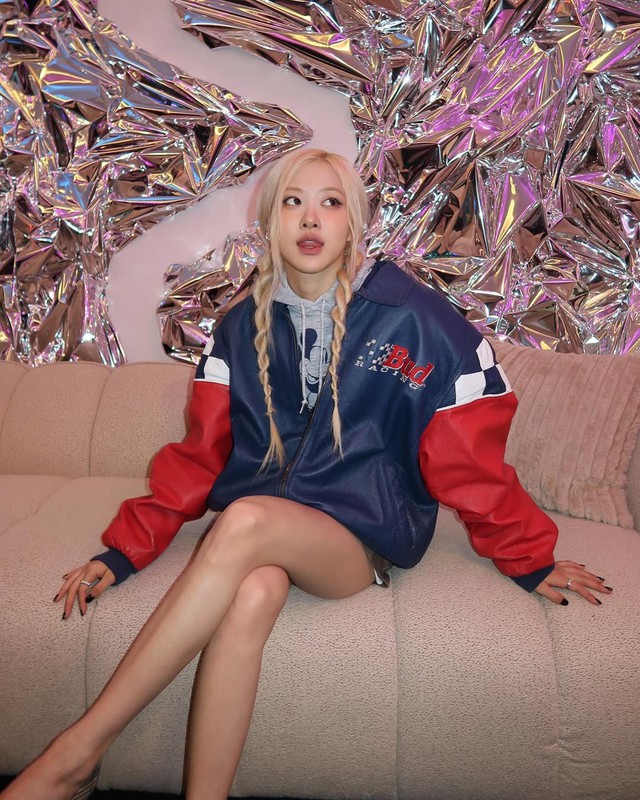 Thu sang, nàng kiêu kỳ tỏa sắc cùng áo khoác da thời thượng- Ảnh 5. Thu sang, nàng kiêu kỳ tỏa sắc cùng áo khoác da thời thượng- Ảnh 5.