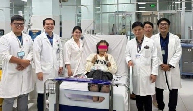 Cứu c&ocirc; g&aacute;i trẻ thường xuy&ecirc;n h&uacute;t thuốc l&aacute; điện tử, đột ngột h&ocirc;n m&ecirc;- Ảnh 1.