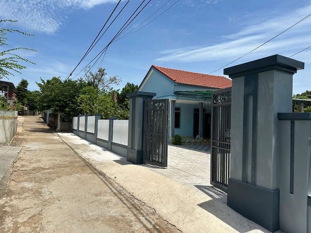 Cựu chiến binh Phan Văn Định hiến đất mở đường cho làng biển Cửa Tùng - Ảnh 1.