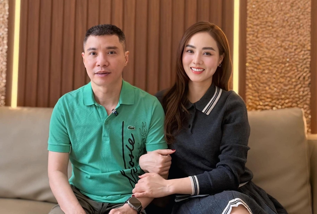 Vợ NSND Công Lý: Chồng động viên tôi trước những bình luận tiêu cực - Ảnh 1.