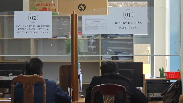 Nhiều xã ở Lâm Đồng chưa có phôi và máy in sổ đỏ cho người dân- Ảnh 1.