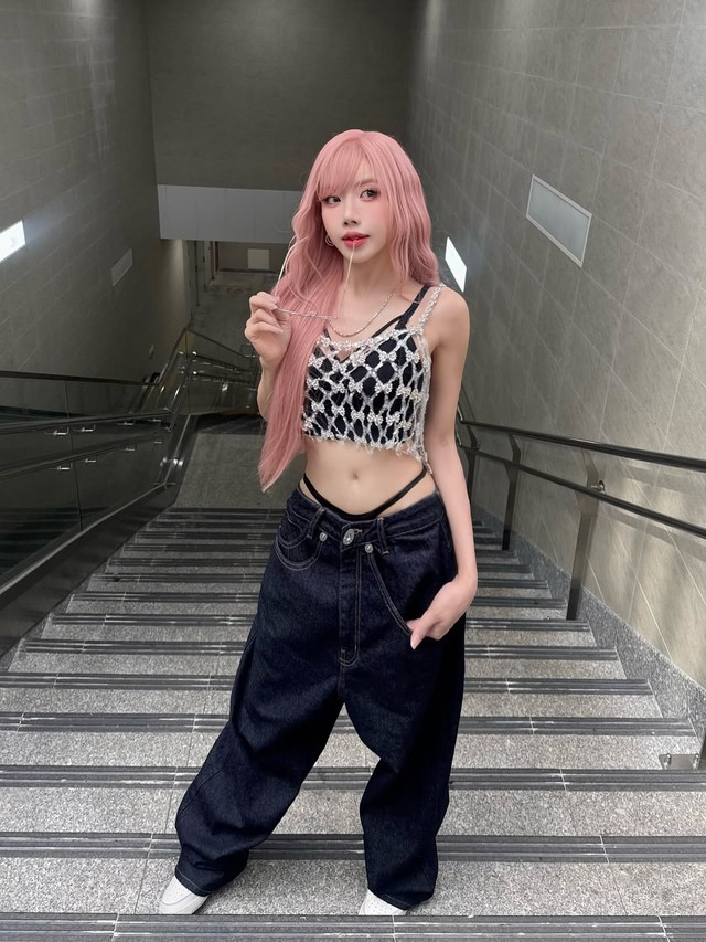 Sức hút thanh lịch nhưng không cầu kỳ từ trang phục không tay- Ảnh 1.