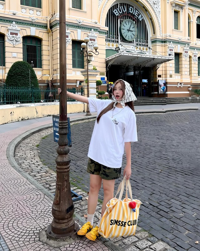 Tạo cá tính riêng cho trang phục của bạn với họa tiết rằn ri - Ảnh 3.