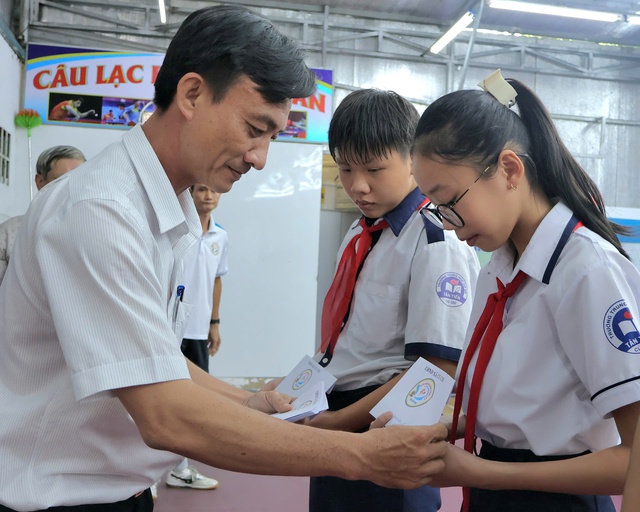 TP.HCM: Giải bóng bàn tứ hùng và trao học bổng cho trẻ em nghèo ở Củ Chi- Ảnh 2.