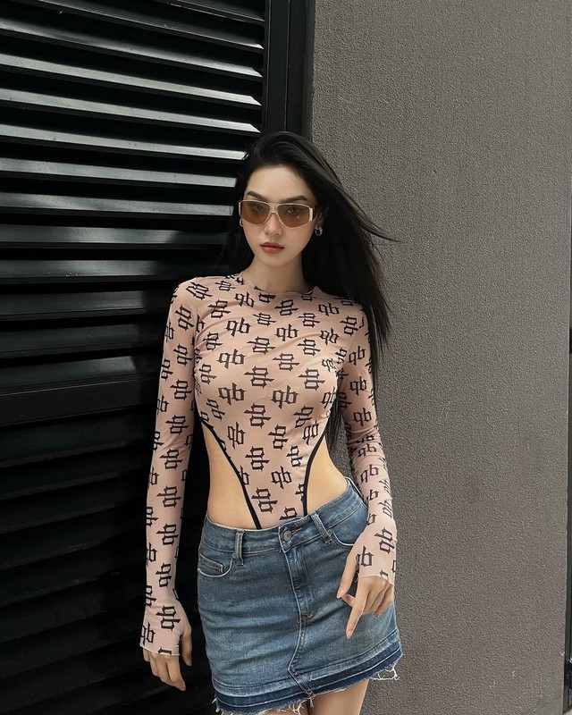 Ngại gì cá tính với bộ đôi bodysuit phối denim táo bạo- Ảnh 4. Ngại gì cá tính với bộ đôi bodysuit phối denim táo bạo- Ảnh 4.