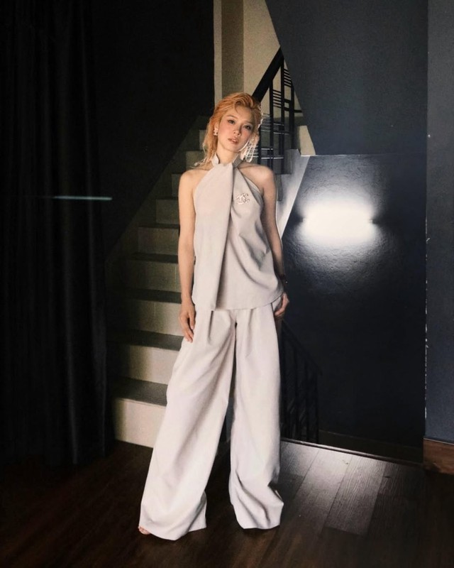 Sức hút thanh lịch nhưng không cầu kỳ từ trang phục không tay- Ảnh 8.