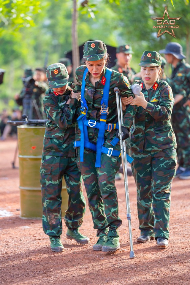 Siêu mẫu Minh Tú bị dập xương, đứt dây chằng- Ảnh 2.