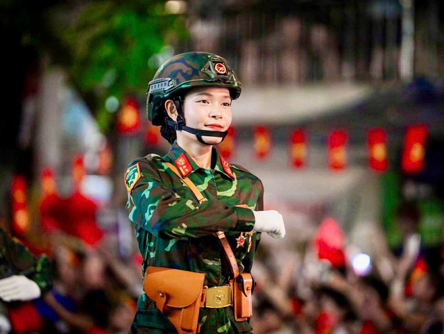 

Trinh nỗ lực tập luyện để đáp ứng yêu cầu của một khối trưởng  