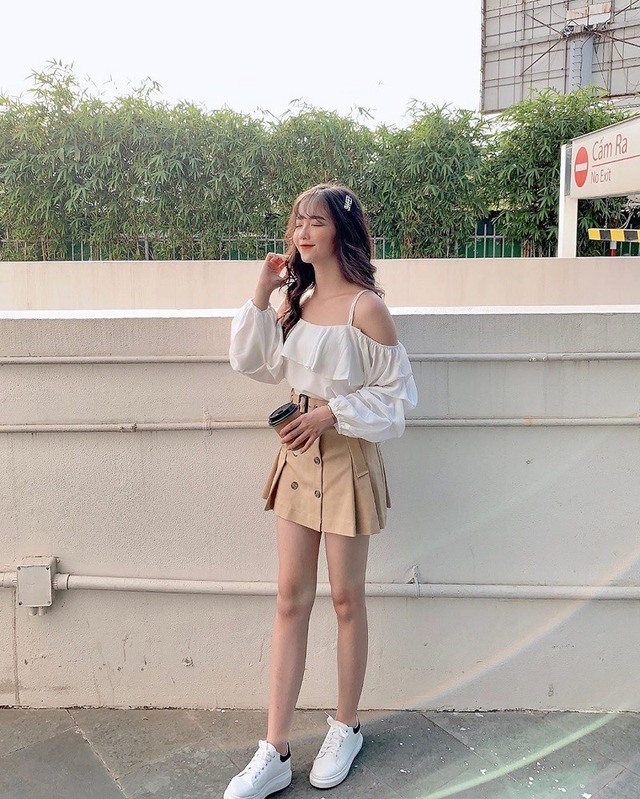 'Cân' mọi phong cách khi diện áo trễ vai- Ảnh 7. 'Cân' mọi phong cách khi diện áo trễ vai- Ảnh 7.