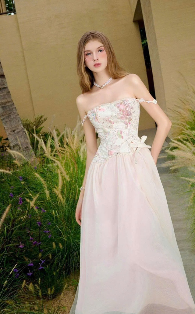 Điểm danh những kiểu váy tiệc gợi cảm, tinh tế cho ngày chớm thu- Ảnh 2.