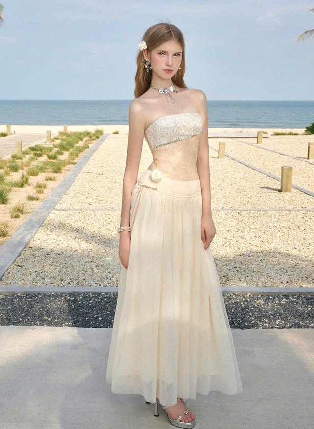 Điểm danh những kiểu váy tiệc gợi cảm, tinh tế cho ngày chớm thu- Ảnh 3.