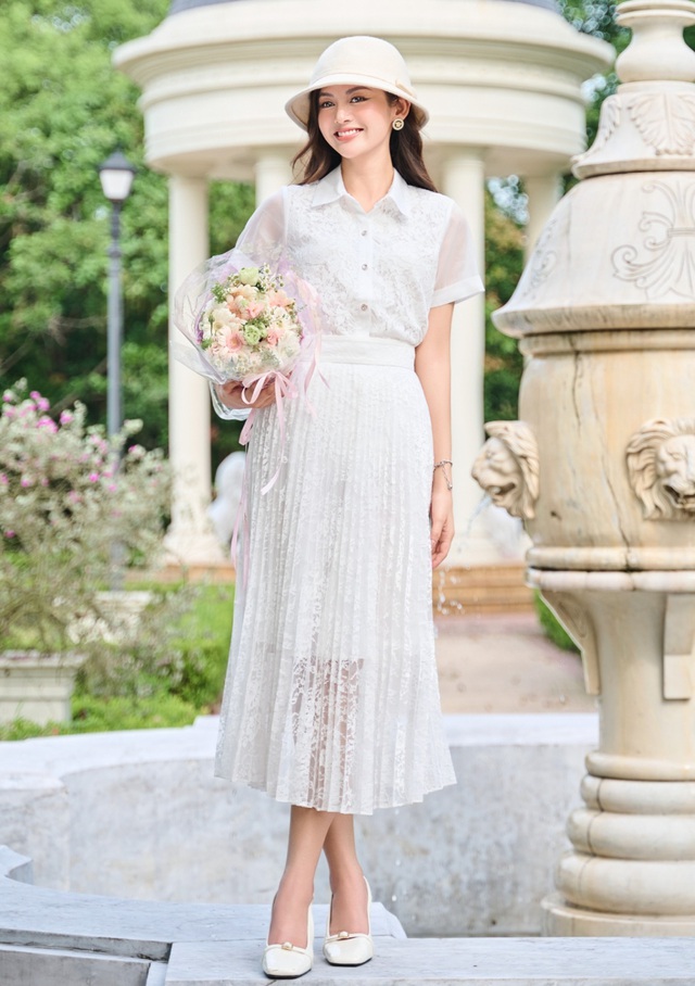 Chạm đến vẻ đẹp mong manh qua từng lớp vải ren tinh xảo- Ảnh 8. Chạm đến vẻ đẹp mong manh qua từng lớp vải ren tinh xảo- Ảnh 8.