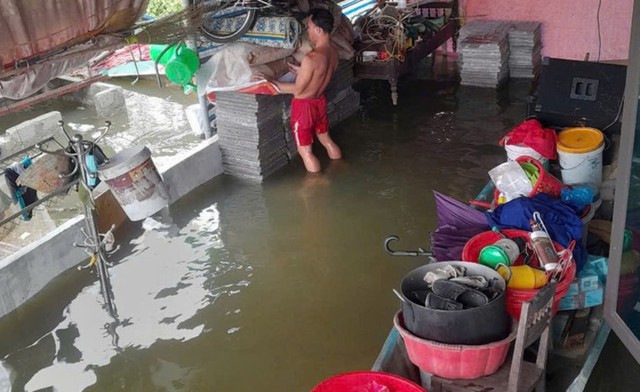 Bão số 6: 100 hộ dân thôn vạn chài bị chia cắt do ngập lụt - Ảnh 2.