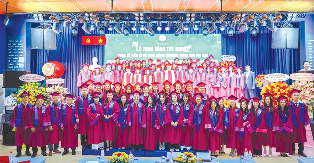 Trường đại học Luật TP.HCM: 50 năm vững truyền thống, sáng tương lai - Ảnh 2.